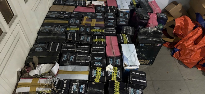 TP.HCM: Bắt tạm giam 8 đối tượng trong đường dây buôn bán khí cười trái phép, thu lợi bất chính hàng trăm tỷ đồng- Ảnh 3. TP.HCM: Bắt tạm giam 8 đối tượng trong đường dây buôn bán khí cười trái phép, thu lợi bất chính hàng trăm tỷ đồng- Ảnh 3.