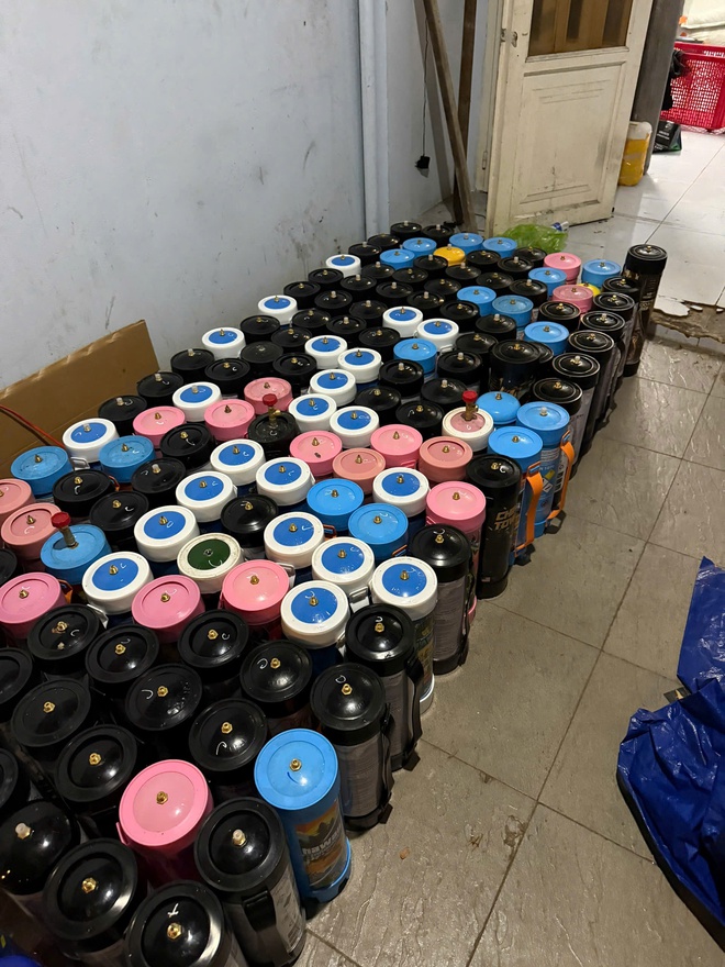 TP.HCM: Bắt tạm giam 8 đối tượng trong đường dây buôn bán khí cười trái phép, thu lợi bất chính hàng trăm tỷ đồng- Ảnh 4. TP.HCM: Bắt tạm giam 8 đối tượng trong đường dây buôn bán khí cười trái phép, thu lợi bất chính hàng trăm tỷ đồng- Ảnh 4.