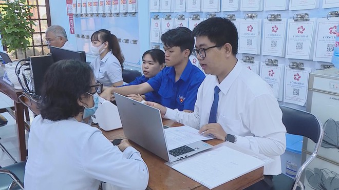 Thanh niên tình nguyện đưa dịch vụ công đến gần người dân - Ảnh 1.