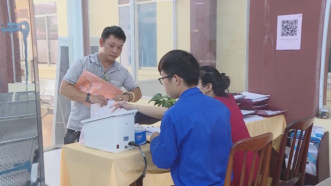 Thanh niên tình nguyện đưa dịch vụ công đến gần người dân - Ảnh 2.