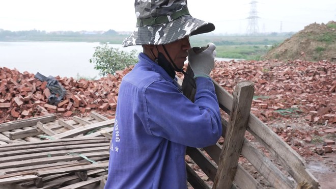 Vi Quốc Việt: Cậu bé Nùng mồ côi mẹ và ước mơ học công nghệ thông tin - Ảnh 4.