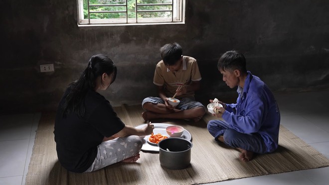 Vi Quốc Việt: Cậu bé Nùng mồ côi mẹ và ước mơ học công nghệ thông tin - Ảnh 7.