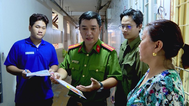 TP.HCM: Tuyên truyền PCCC kết hợp vận động, tháo gỡ lồng sắt "chuồng cọp" - Ảnh 3.