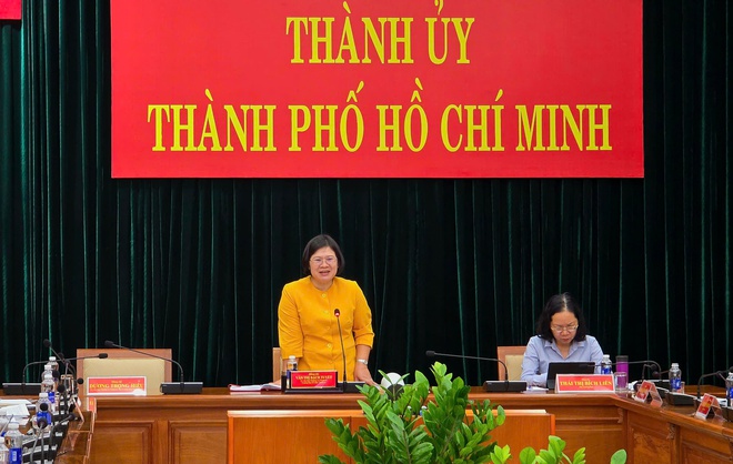 Thành ủy TP.HCM họp trực tuyến với Bí thư, Chủ tịch 168 phường, xã, đặc khu - Ảnh 2.