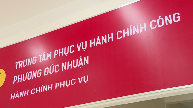 Dấu ấn lịch sử trong ngày khởi đầu của phường Đức Nhuận mới: Chào đón công dân mới đầu tiên - Ảnh 1.