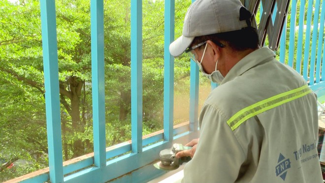 Phường Tăng Nhơn Phú Ra quân tháo dỡ "chuồng cọp" - Ảnh 2.