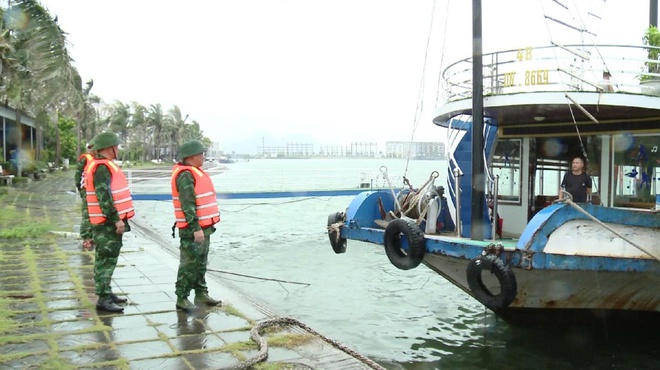 Quảng Ninh tích cực triển khai công tác tìm kiếm cứu nạn và ứng phó cơn bão số 3 - Ảnh 3.