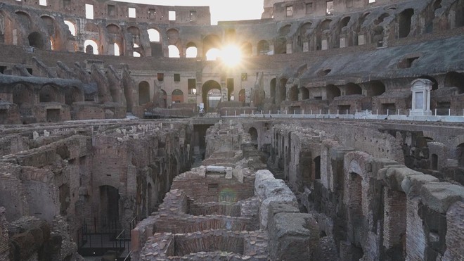 Italia: Đấu trường La Mã mở tour tham quan đêm mùa hè - Ảnh 1.