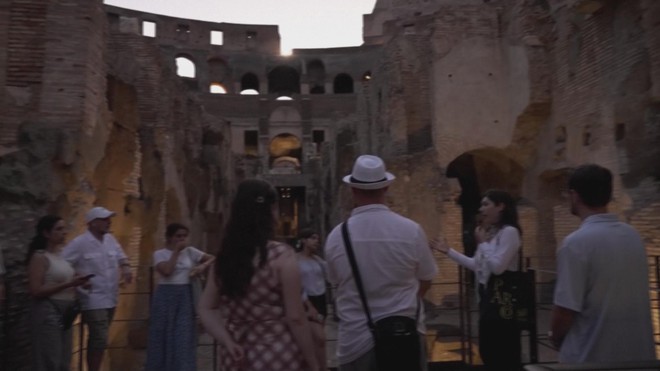 Italia: Đấu trường La Mã mở tour tham quan đêm mùa hè - Ảnh 2.