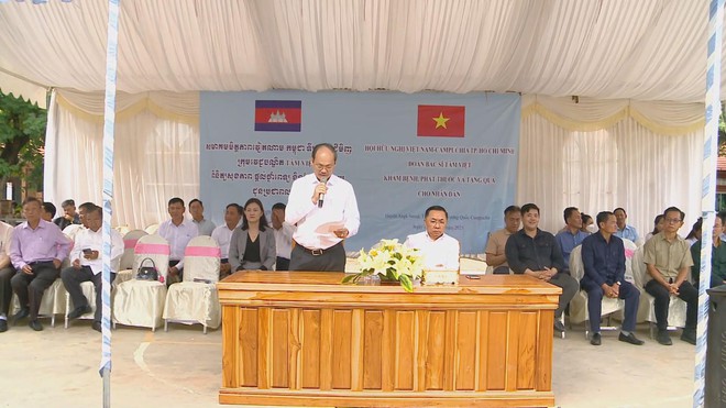 TP.HCM hỗ trợ y tế cho người dân khó khăn ở Campuchia - Ảnh 1.