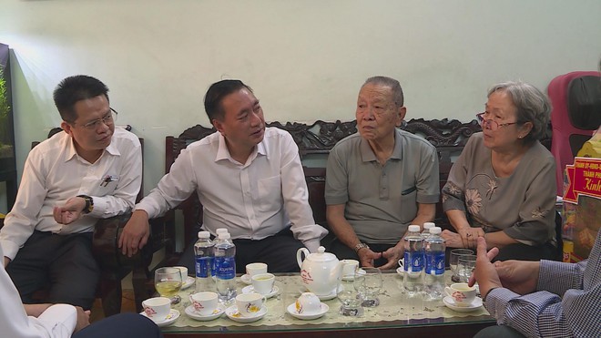 Lãnh đạo HĐND TP.HCM thăm, tri ân các gia đình thương binh, liệt sĩ - Ảnh 2.