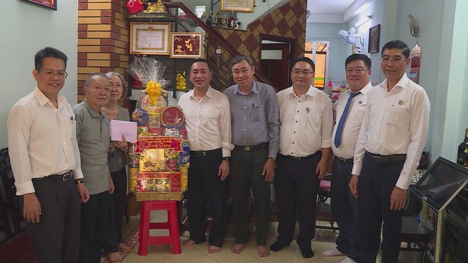 Lãnh đạo HĐND TP.HCM thăm, tri ân các gia đình thương binh, liệt sĩ - Ảnh 3.