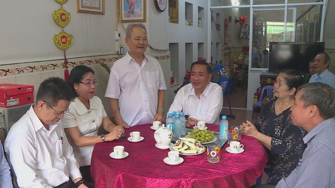 Lãnh đạo HĐND TP.HCM thăm, tri ân các gia đình thương binh, liệt sĩ - Ảnh 4.