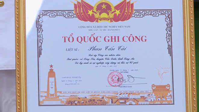 Lễ truy điệu, trao và an vị Bằng Tổ quốc ghi công cho Liệt sĩ – Đại úy Phan Tấn Tài - Ảnh 4.