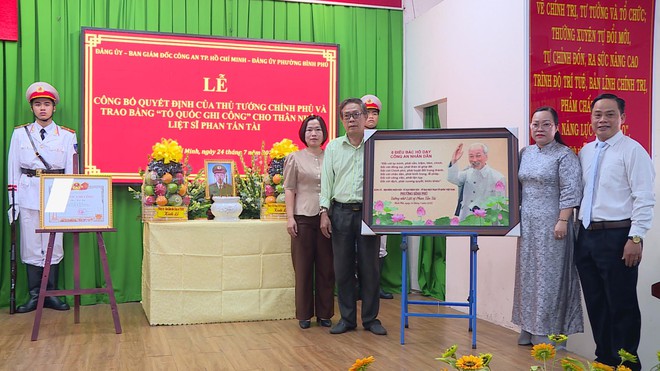 Lễ truy điệu, trao và an vị Bằng Tổ quốc ghi công cho Liệt sĩ – Đại úy Phan Tấn Tài - Ảnh 2.