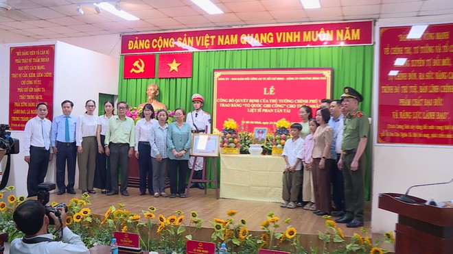 Lễ truy điệu, trao và an vị Bằng Tổ quốc ghi công cho Liệt sĩ – Đại úy Phan Tấn Tài - Ảnh 1.