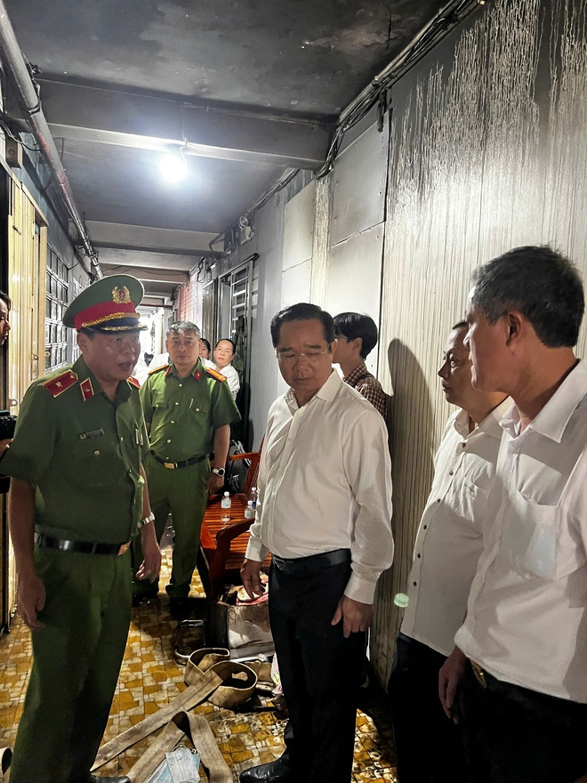 Chủ tịch UBND TP.HCM chỉ đạo khắc phục hậu quả vụ cháy 8 người tử vong ở cư xá Độc Lập - Ảnh 2.