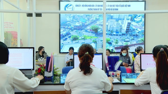 Trung tâm Phục vụ Hành chính công các phường tại TP.HCM hoạt động thông suốt, hiệu quả - Ảnh 7.