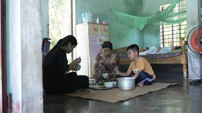Em Minh Hiếu: Cha em bị chấn thương sọ não, mẹ một mình gánh mọi nỗi lo - Ảnh 9.