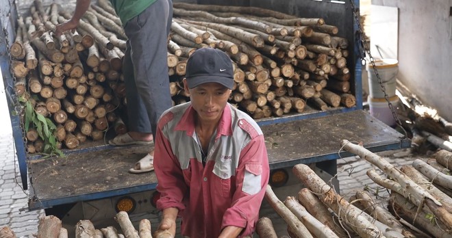 Em Cao Minh Hùng: Mẹ en bị ung thư, cha lao động cật lực nuôi cả nhà - Ảnh 2.
