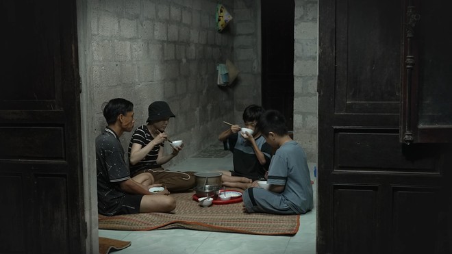 Em Cao Minh Hùng: Mẹ en bị ung thư, cha lao động cật lực nuôi cả nhà - Ảnh 10.