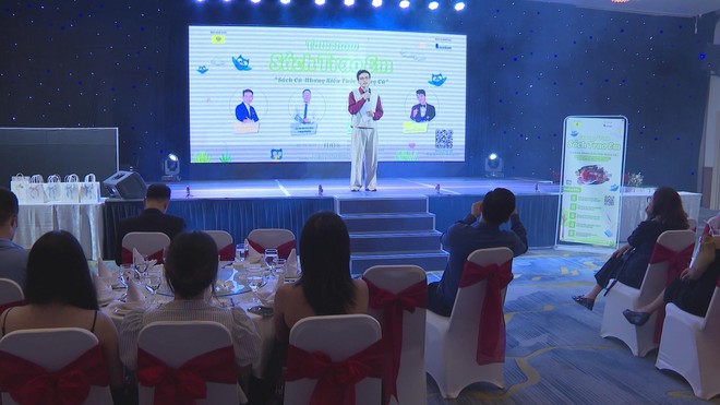 SHCT: "Sách trao em" - Lan tỏa tri thức, chắp cánh ước mơ cho trẻ em khó khăn- Ảnh 3. SHCT: "Sách trao em" - Lan tỏa tri thức, chắp cánh ước mơ cho trẻ em khó khăn- Ảnh 3.