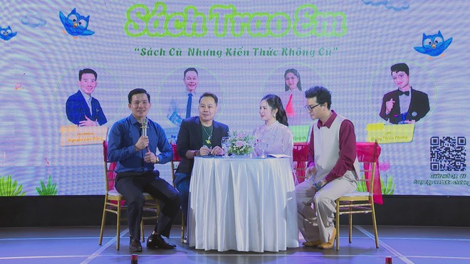 SHCT: "Sách trao em" - Lan tỏa tri thức, chắp cánh ước mơ cho trẻ em khó khăn- Ảnh 1. SHCT: "Sách trao em" - Lan tỏa tri thức, chắp cánh ước mơ cho trẻ em khó khăn- Ảnh 1.