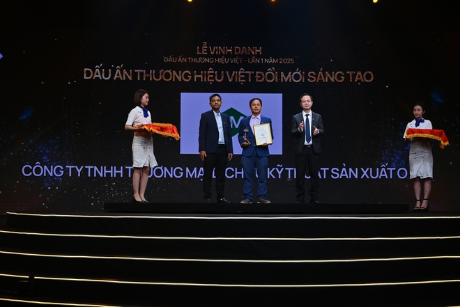 Lễ Vinh danh Dấu ấn Thương hiệu Việt 2025: Khởi trình vinh quang của doanh nghiệp Việt- Ảnh 24. Lễ Vinh danh Dấu ấn Thương hiệu Việt 2025: Khởi trình vinh quang của doanh nghiệp Việt- Ảnh 24.