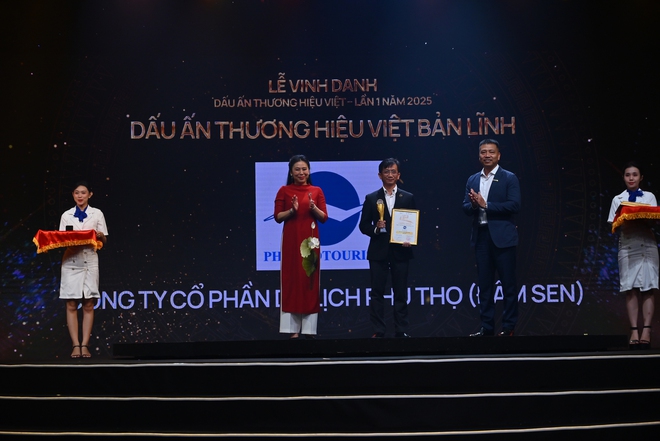 Lễ Vinh danh Dấu ấn Thương hiệu Việt 2025: Khởi trình vinh quang của doanh nghiệp Việt- Ảnh 37. Lễ Vinh danh Dấu ấn Thương hiệu Việt 2025: Khởi trình vinh quang của doanh nghiệp Việt- Ảnh 37.