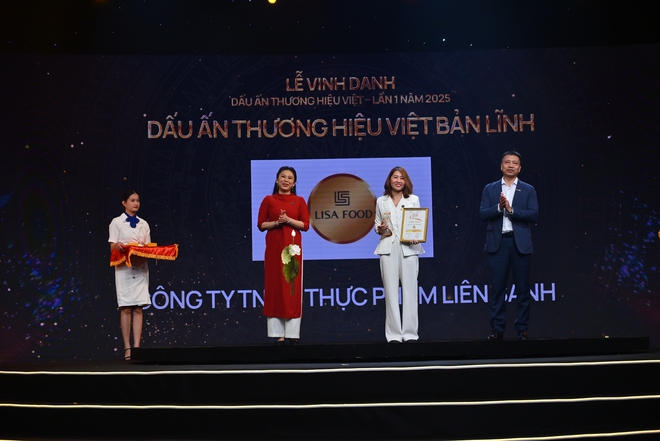 Lễ Vinh danh Dấu ấn Thương hiệu Việt 2025: Khởi trình vinh quang của doanh nghiệp Việt- Ảnh 42. Lễ Vinh danh Dấu ấn Thương hiệu Việt 2025: Khởi trình vinh quang của doanh nghiệp Việt- Ảnh 42.