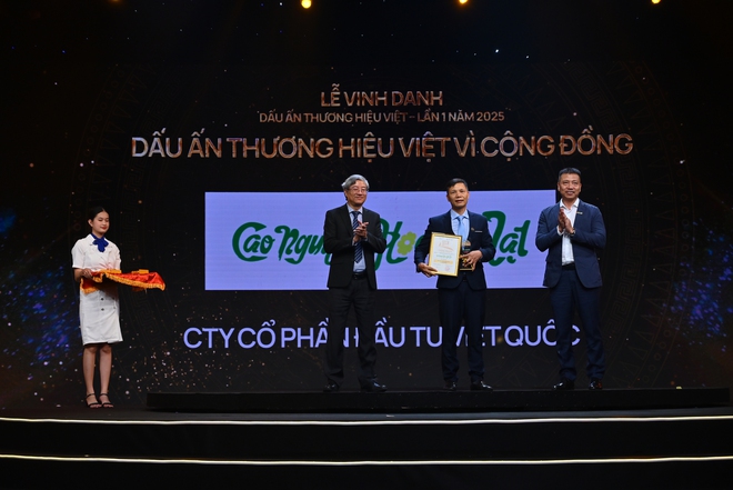 Lễ Vinh danh Dấu ấn Thương hiệu Việt 2025: Khởi trình vinh quang của doanh nghiệp Việt- Ảnh 33. Lễ Vinh danh Dấu ấn Thương hiệu Việt 2025: Khởi trình vinh quang của doanh nghiệp Việt- Ảnh 33.