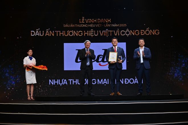 Lễ Vinh danh Dấu ấn Thương hiệu Việt 2025: Khởi trình vinh quang của doanh nghiệp Việt- Ảnh 35. Lễ Vinh danh Dấu ấn Thương hiệu Việt 2025: Khởi trình vinh quang của doanh nghiệp Việt- Ảnh 35.
