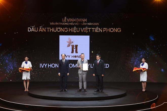 Lễ Vinh danh Dấu ấn Thương hiệu Việt 2025: Khởi trình vinh quang của doanh nghiệp Việt- Ảnh 11. Lễ Vinh danh Dấu ấn Thương hiệu Việt 2025: Khởi trình vinh quang của doanh nghiệp Việt- Ảnh 11.