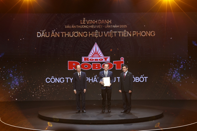 Lễ Vinh danh Dấu ấn Thương hiệu Việt 2025: Khởi trình vinh quang của doanh nghiệp Việt- Ảnh 13. Lễ Vinh danh Dấu ấn Thương hiệu Việt 2025: Khởi trình vinh quang của doanh nghiệp Việt- Ảnh 13.