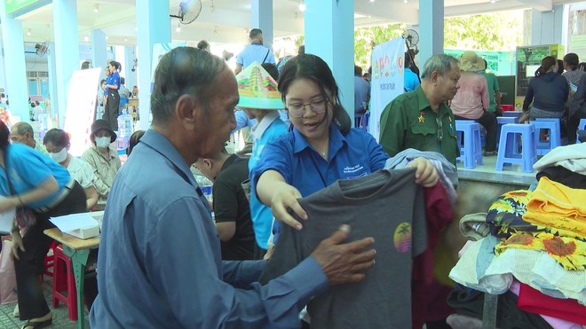Chung tay, đồng lòng, đoàn kết vì người dân có hoàn cảnh khó khăn - Ảnh 6.