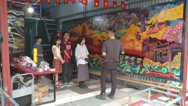 Giới trẻ lan tỏa tinh thần yêu nước qua dự án sơn mài "Mùa Xuân Độc Lập"- Ảnh 2.