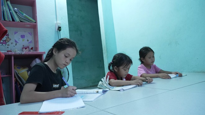 Mái ấm gia đình Việt: 10 tuổi, Thủy Tiên nhận ra mình không có cha mẹ như các bạn - Ảnh 3.