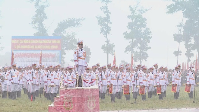 Vượt mưa lớn, hơn 16.000 chiến sĩ tổng hợp luyện diễu binh, diễu hành A80- Ảnh 2.