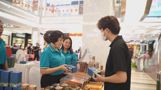 Hùng Vương Plaza bắt nhịp xu hướng bán lẻ đa kênh tại TP.HCM - Ảnh 2.