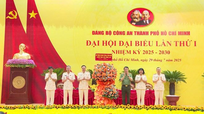 Công an TP.HCM - 80 năm xứng danh “lá chắn thép” bảo vệ bình yên - Ảnh 3.