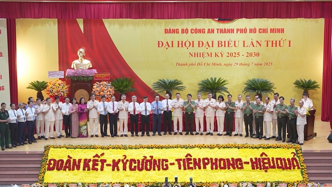 Công an TP.HCM - 80 năm xứng danh “lá chắn thép” bảo vệ bình yên - Ảnh 2.