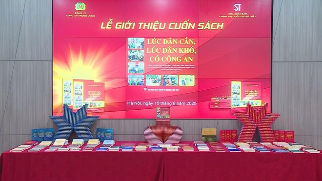 Ra mắt cuốn sách “Lúc dân cần, lúc dân khó, có Công an” - Ảnh 7.