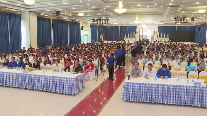 Vòng tay yêu thương nâng bước cho hơn 1.000 trẻ thơ đến trường - Ảnh 3.