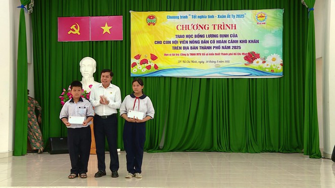 Học bổng Lương Định Của tiếp sức cho 125 học sinh xã Bình Khánh - Ảnh 6.