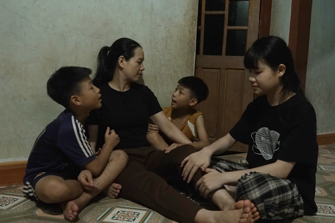 Ái Duyên: Cô bé hiếu thảo vừa đi học vừa làm thêm phụ giúp gia đình - Ảnh 1.