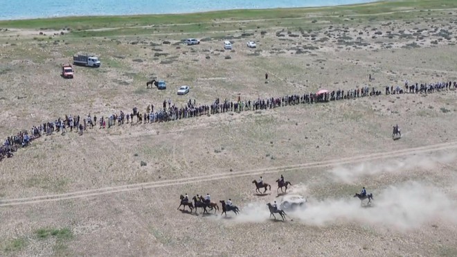 Lễ hội ngựa và chim săn mồi thường niên ở Kyrgyzstan - Ảnh 1.