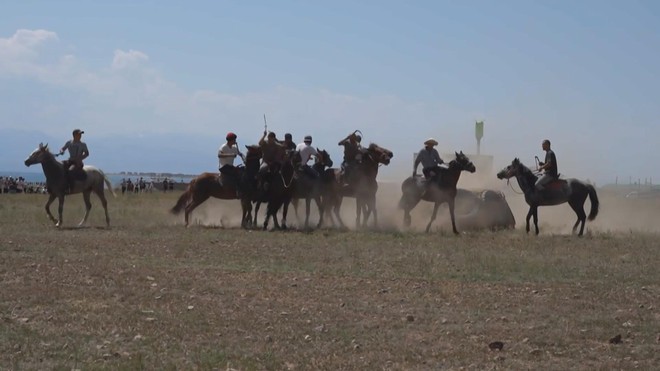 Lễ hội ngựa và chim săn mồi thường niên ở Kyrgyzstan - Ảnh 3.