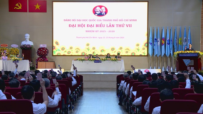 Bí thư Thành ủy TP.HCM yêu cầu tái cấu trúc bộ máy Đại học Quốc gia TP.HCM tinh, gọn, hiệu lực, hiệu năng, hiệu quả - Ảnh 1.