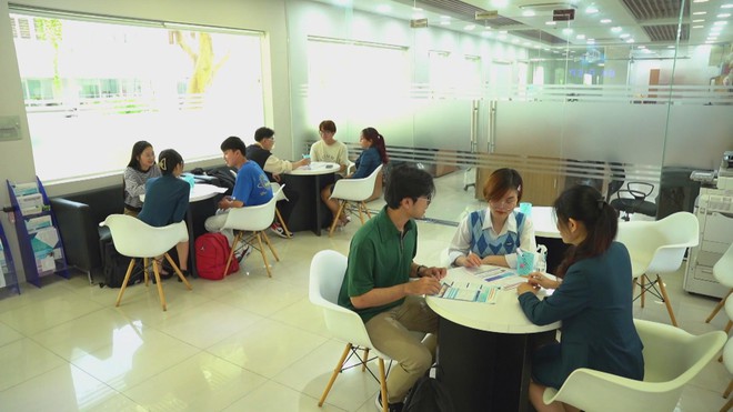 Điểm chuẩn đại học 2025: Nhiều ngành “hot” tăng so với năm 2024 - Ảnh 4.