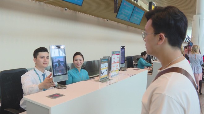Check in sinh trắc học nhanh, gọn, hành khách hài lòng - Ảnh 3.